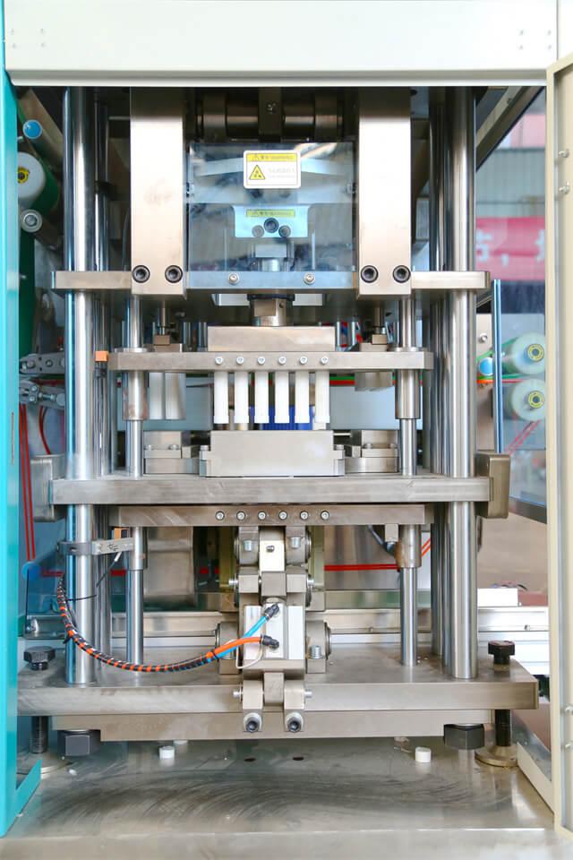 Compressed towel making machine forming mechanism